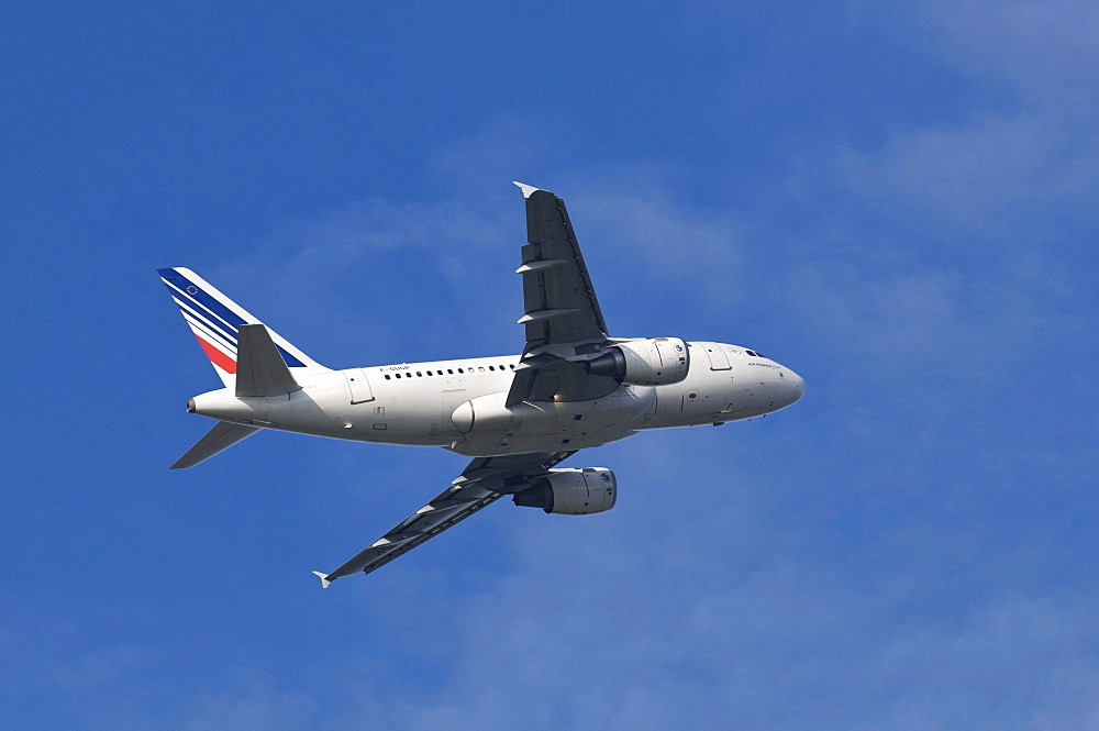 A 318-111 of Air France KLM in ascent