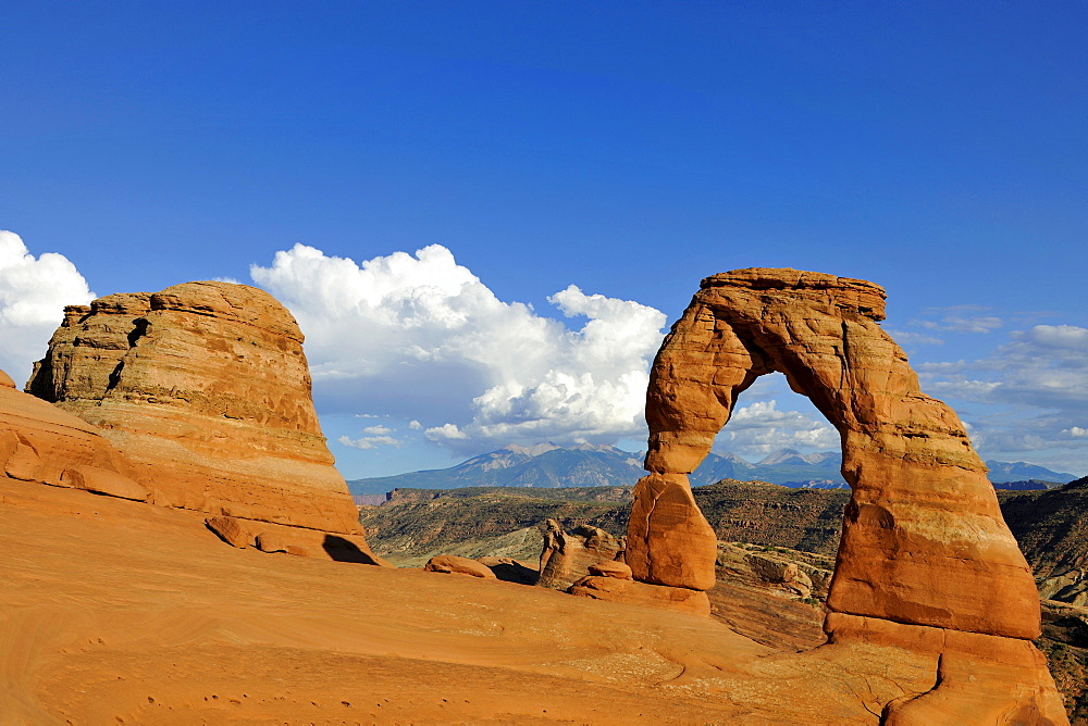 Delicate Arch, rock arch, La Sal Mountains, Arches National Park, Moab, Utah, Southwestern United States, United States of America, USA