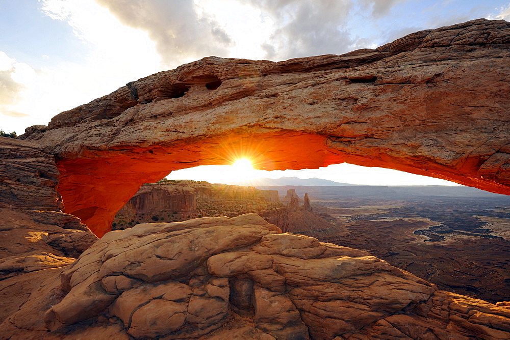 Mesa Arch stone arch at sunrise, Island in the Sky, Canyonlands National Park, Moab, Utah, USA, America