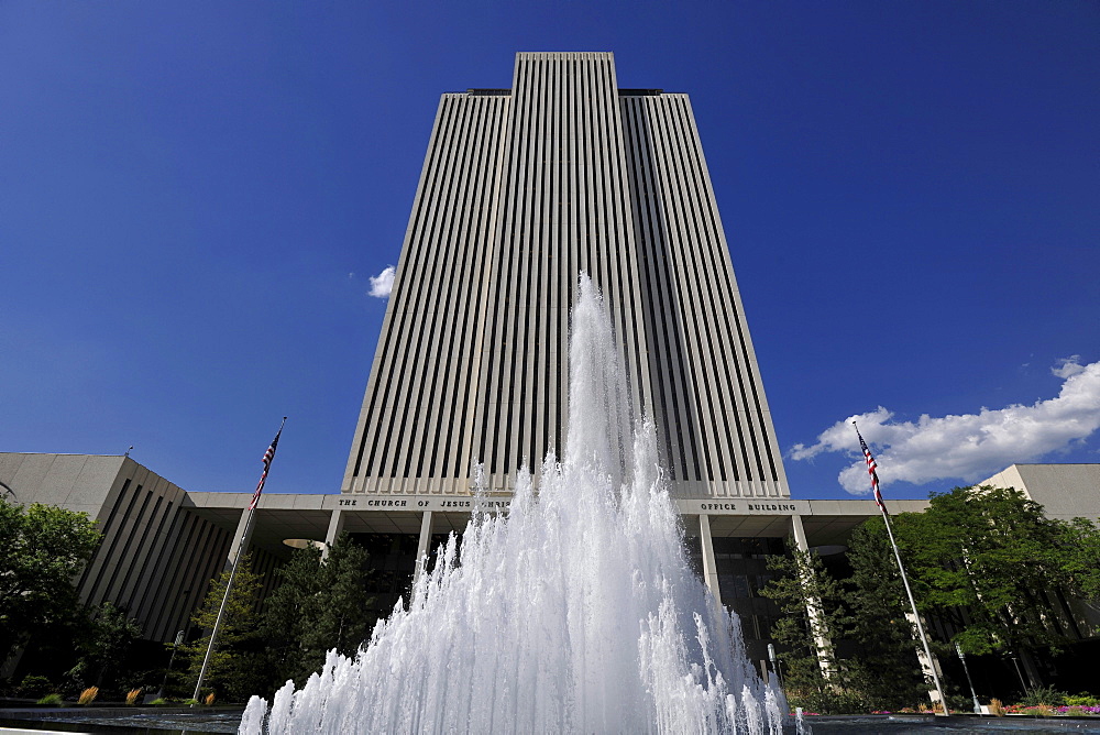 Fountain, Office Building, Temple of The Church of Jesus Christ of Latter-day Saints, Church of Mormons, Temple Square, Salt Lake City, Utah, United States of America, America