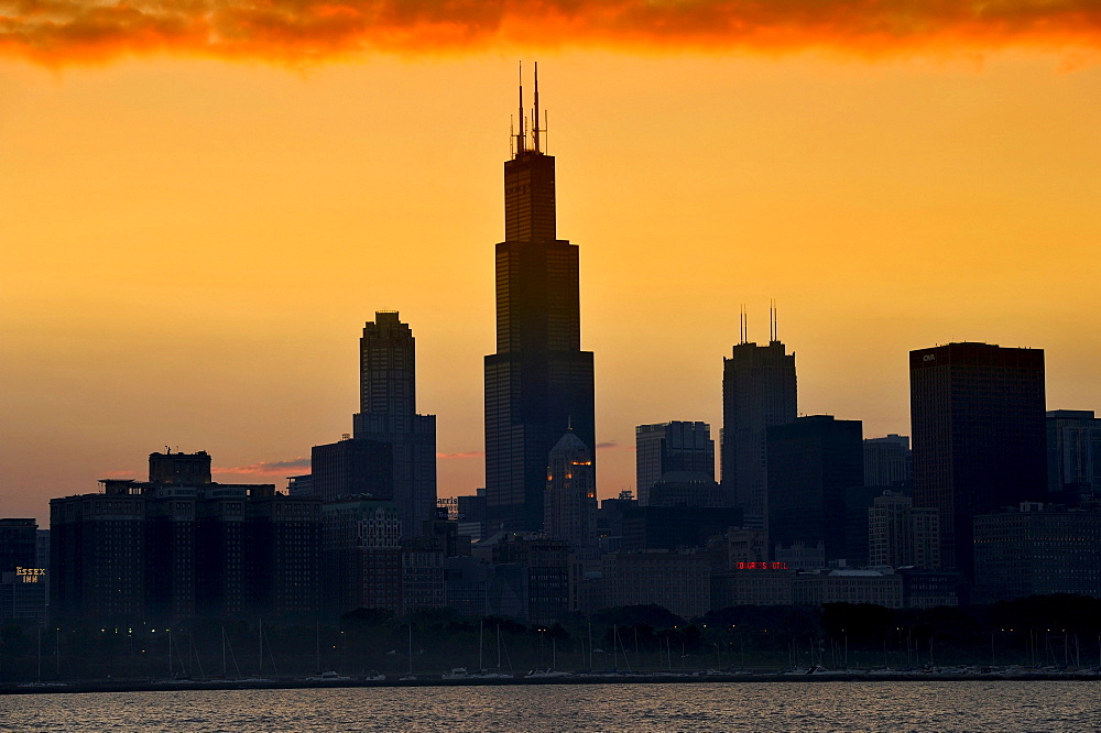 Evening atmosphere, sunset, Willis Tower, named Sears Tower until 2009, 311 South Wacker, skyscrapers, skyline, Lake Michigan, Chicago, Illinois, United States of America, USA