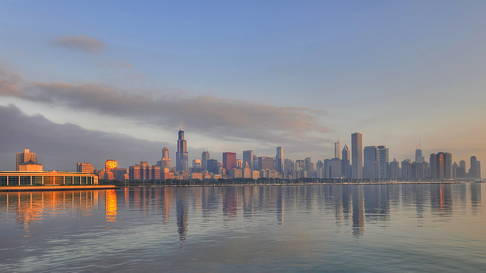 John G. Shedd Aquarium and Ocean Aquarium at sunrise, Lake Michigan, Willis Tower, formerly named Sears Tower, 311 South Wacker, John Hancock Center, Aon Center, Two Prudential Plaza, Smurfit-Stone Building, Trump International Tower, skyscrapers, skyline