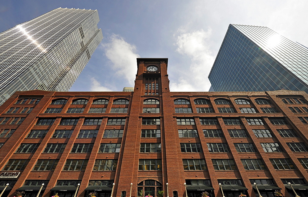 View from the Chicago River towards the Reid Murdoch Center, Loop, Chicago, Illinois, United States of America, USA