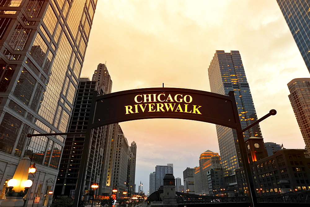 Chicago Riverwalk in the evening light, waterfront, River Loop, 77 West Wacker Building, or United Building, Merchandise Mart, or Merch Mart, commercial centre, 321 North Clark Building, Chicago, Illinois, United States of America, USA, North America