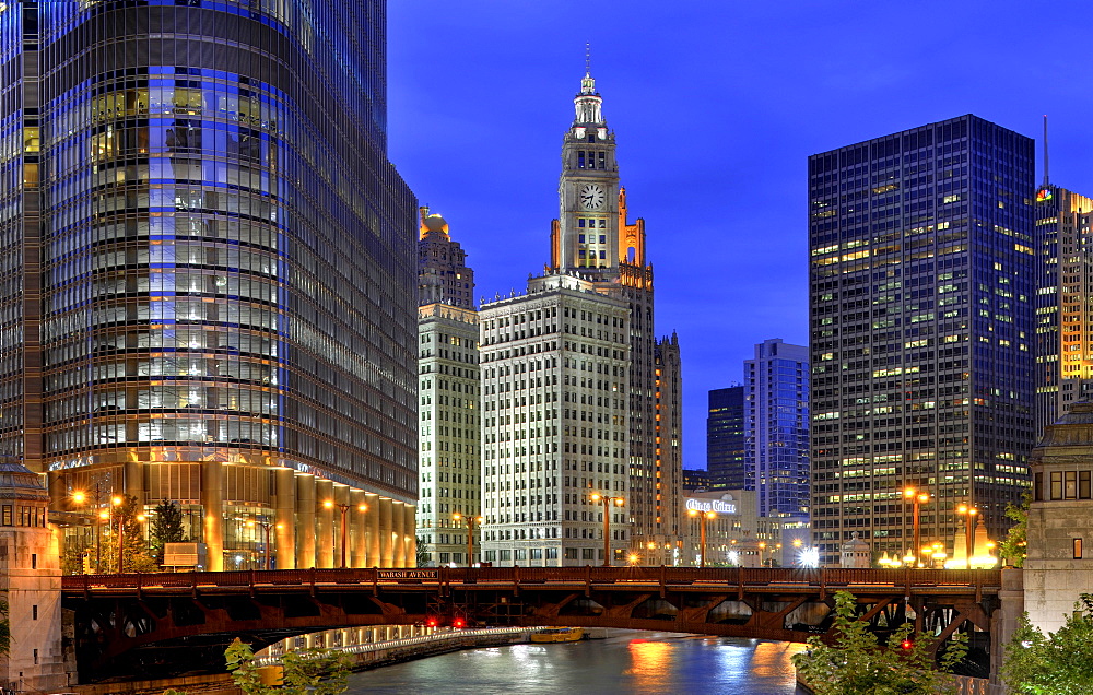 Night shot, IRV Kupcinet Bridge, River Loop, skyline, Trump International Tower, Wrigley Building, Tribune Tower, Chicago University, NBC Tower, Chicago, Illinois, United States of America, USA, North America