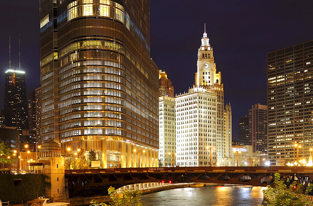 Night shot, IRV Kupcinet Bridge, River Loop, John Hancock Center, Trump International Tower, Wrigley Building, Tribune Tower, Chicago University, Chicago, Illinois, United States of America, USA, North America