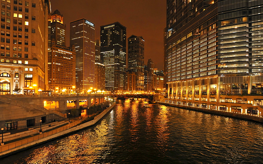 Night shot, Riverwalk, waterfront, River Loop, skyline, Trump International Tower, 35 East Wacker Drive, 77 West Wacker Building, Chicago, Illinois, United States of America, USA, North America