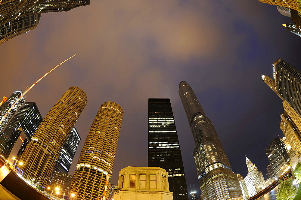 Night shot, Bataan Corregidor Memorial Bridge, River Loop, skyline, Marina City Twin Towers, 330 North Wabash, former IBM Building, John Hancock Center, Trump International Tower, Wrigley Building, Chicago University, Chicago, Illinois, United States of A