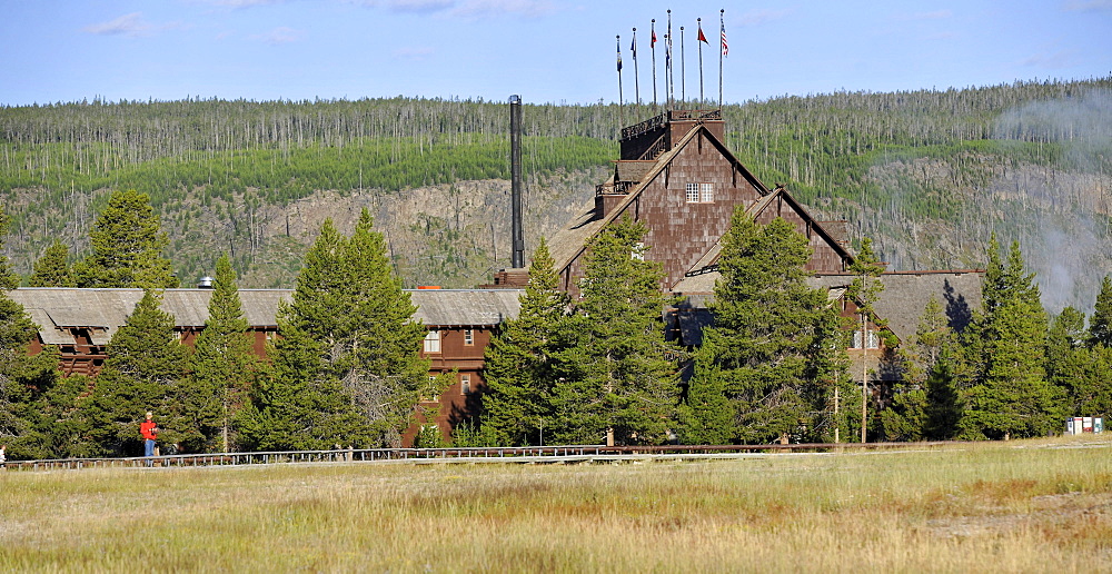 Old Faithful Inn hotel, Yellowstone National Park, Wyoming, United States of America, USA