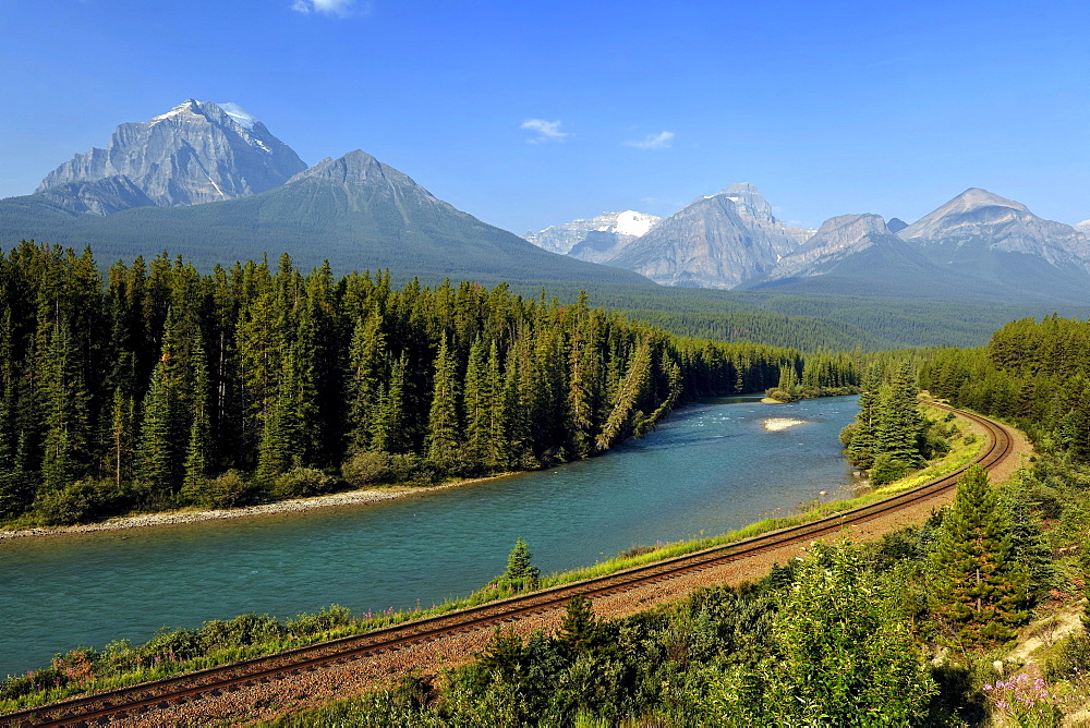 Lookout Morant's Curve, Arch of the Canadian Pacific Railway train of the Trans-Canada Highway, in front of Mount Temple, Bow River Valley, Bow River Parkway, Banff National Park, Canadian Rocky Mountains, Alberta, Canada