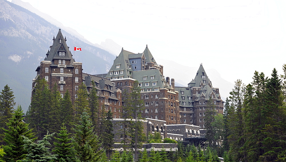 Fairmont Banff Springs luxury hotel, Banff National Park, Canadian Rocky Mountains, Alberta, Canada