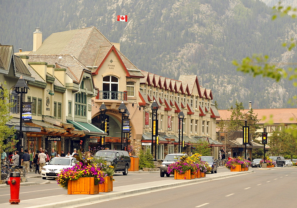 Cascade Plaza mall, Banff Avenue, Banff National Park, Canadian Rocky Mountains, Alberta, Canada