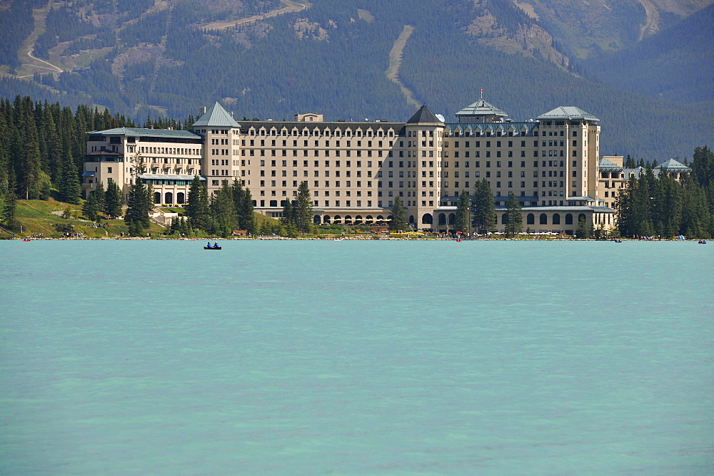 Luxury hotel, Fairmont Chateau Lake Louise Hotel, Lake Louise, Banff National Park, Canadian Rockies, Alberta, Canada