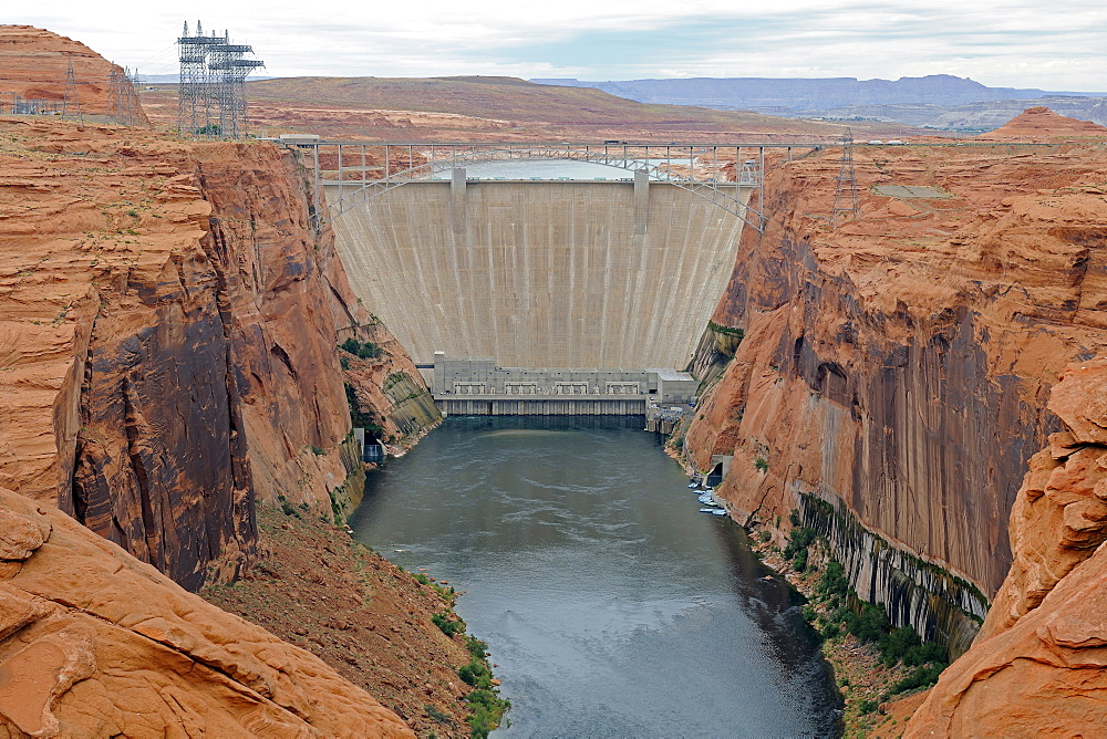 Glen Canyon Dam on Lake Powell, Arizona, USA