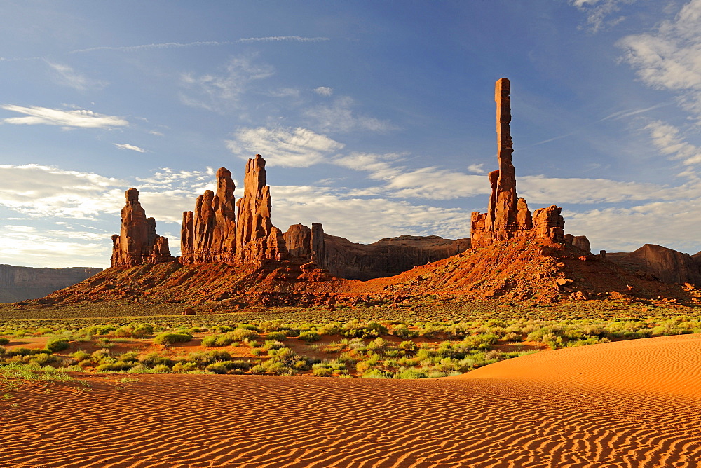 Totem Pole at sunrise, Monument Valley, Arizona, USA