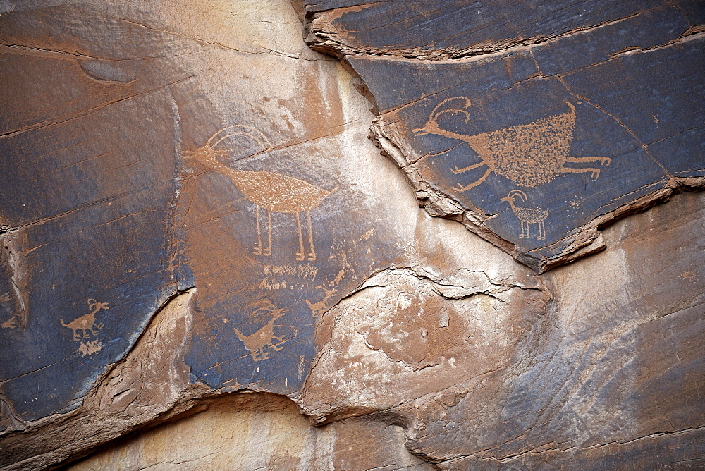 Ca. 1500 year old wall paintings by Native Americans, Monument Valley, Arizona, USA