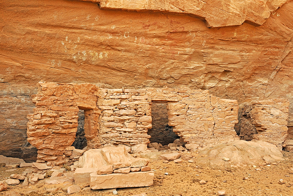 House of Many Hands, about 1500 years old remains of Native American Indians, Mystery Valley, Arizona, USA, North America