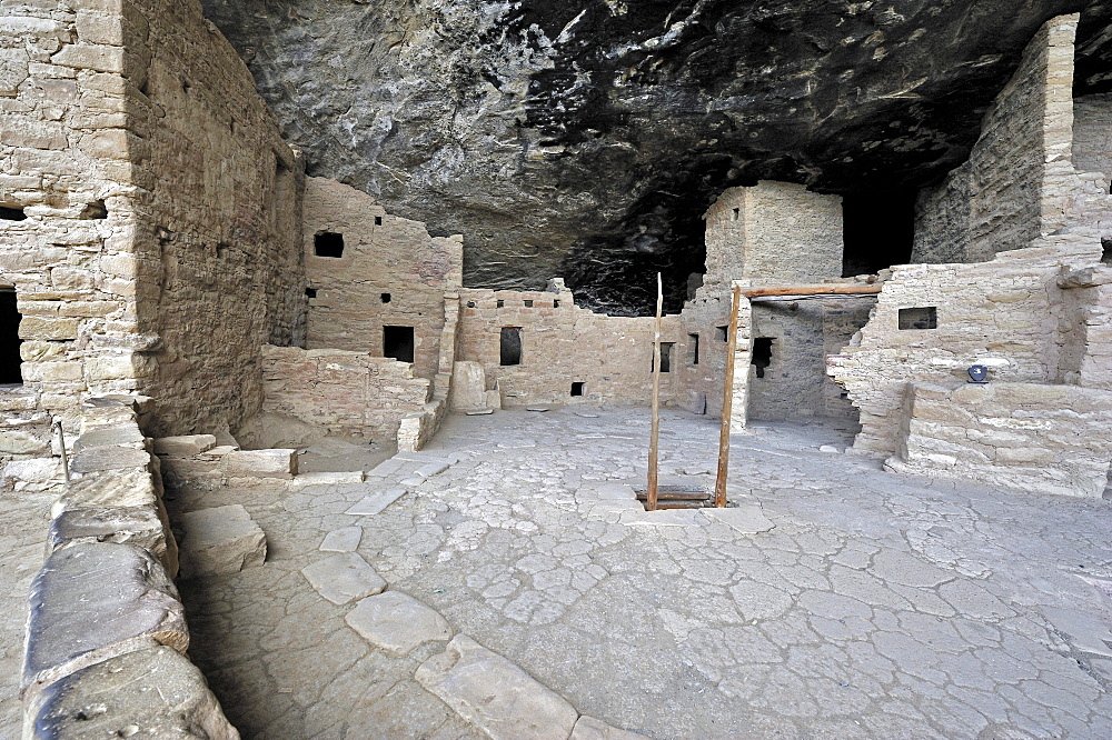 Spruce Tree House, a cliff dwelling of the Native American Indians, about 800 years old, Mesa Verde National Park, UNESCO World Heritage Site, Colorado, USA, North America