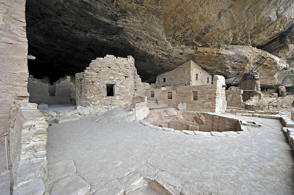 Spruce Tree House, a cliff dwelling of the Native American Indians, about 800 years old, Mesa Verde National Park, UNESCO World Heritage Site, Colorado, USA, North America