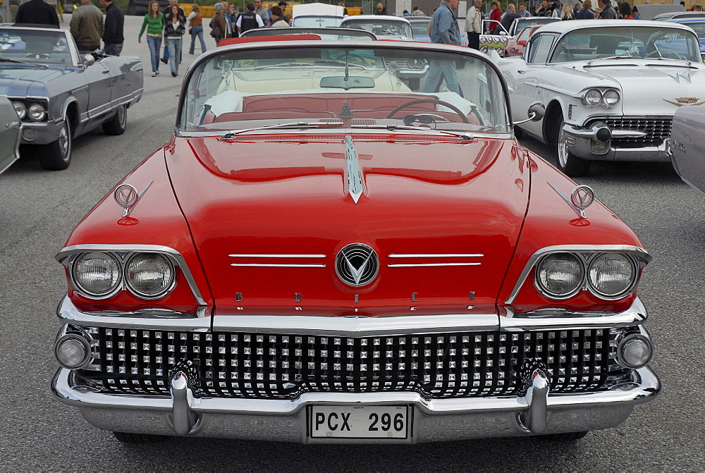 Front of a Buick Century 1958 at a meeting