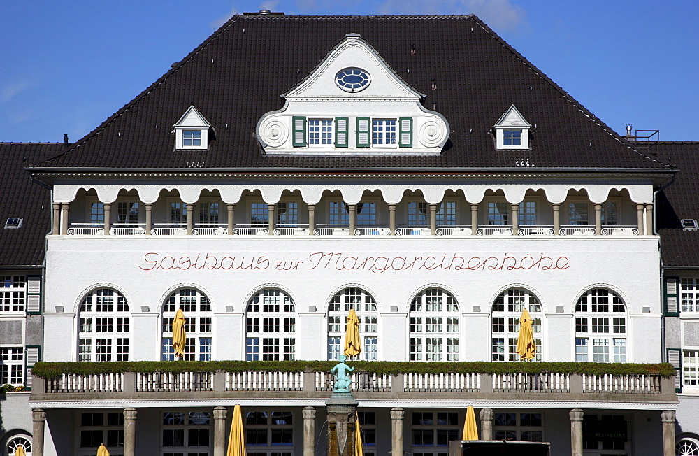 Historic Margarethenhoehe estate, founded by Margarethe Krupp, garden city, Marktplatz square, M Restaurant, Essen, North Rhine-Westphalia, Germany, Europe