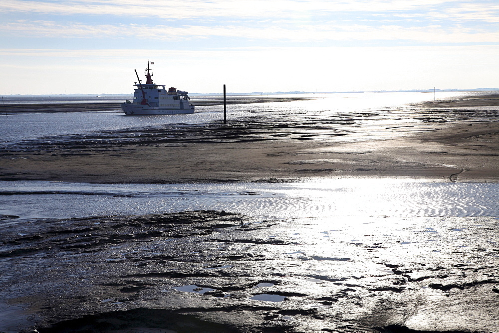 Ferry arriving on the East Frisian North Sea island of Spiekeroog, Lower Saxony, Germany, Europe