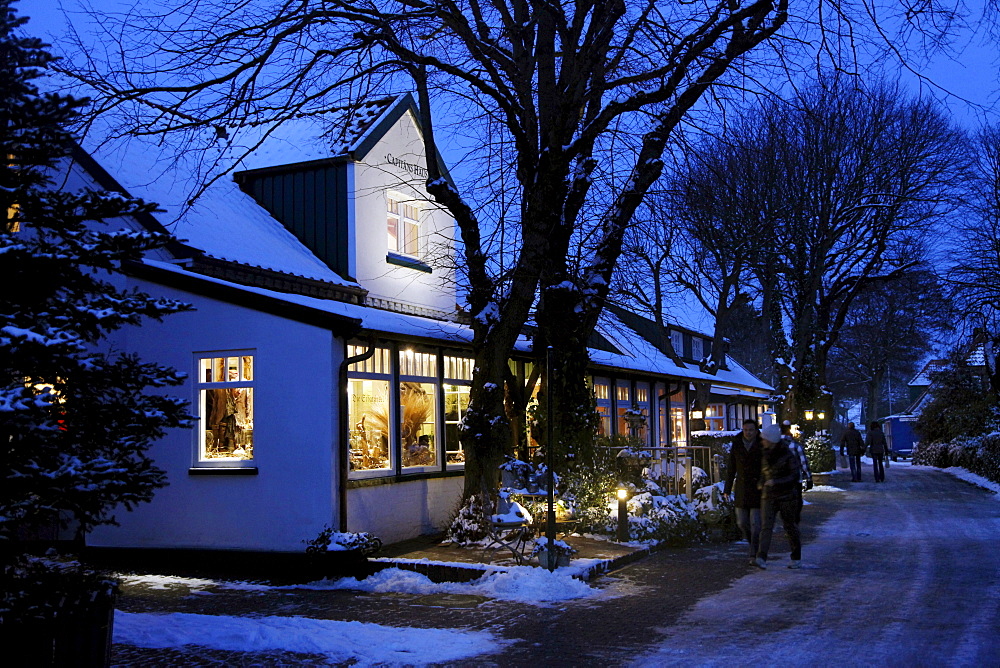 Street in a little village in winter, Spiekeroog island, one of the East Frisian Islands, Lower Saxony, Germany, Europe