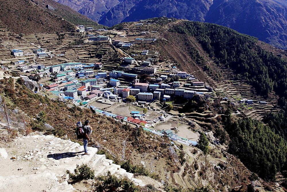 A sherpa looking down on the sherpa village Namsche Basar, Khumbu, Sagarmatha National Park, Nepal, Asia