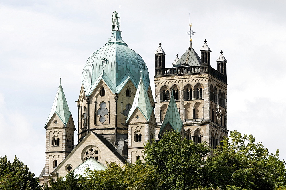 St. Quirinus Minster, dome and tower, Neuss, Niederrhein, North Rhine-Westphalia, Germany, Europe