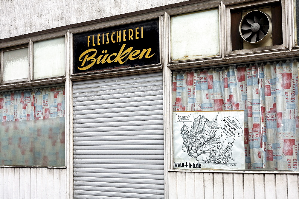 Abandoned shop in a condemned house, Bruckhausen district, Duisburg, North Rhine-Westphalia, Germany, Europe