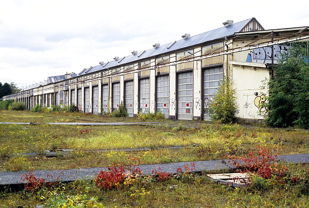 Industrial hall, a former train repair centre, closed in 2003, Wedau district, Duisburg, North Rhine-Westphalia, Germany, Europe