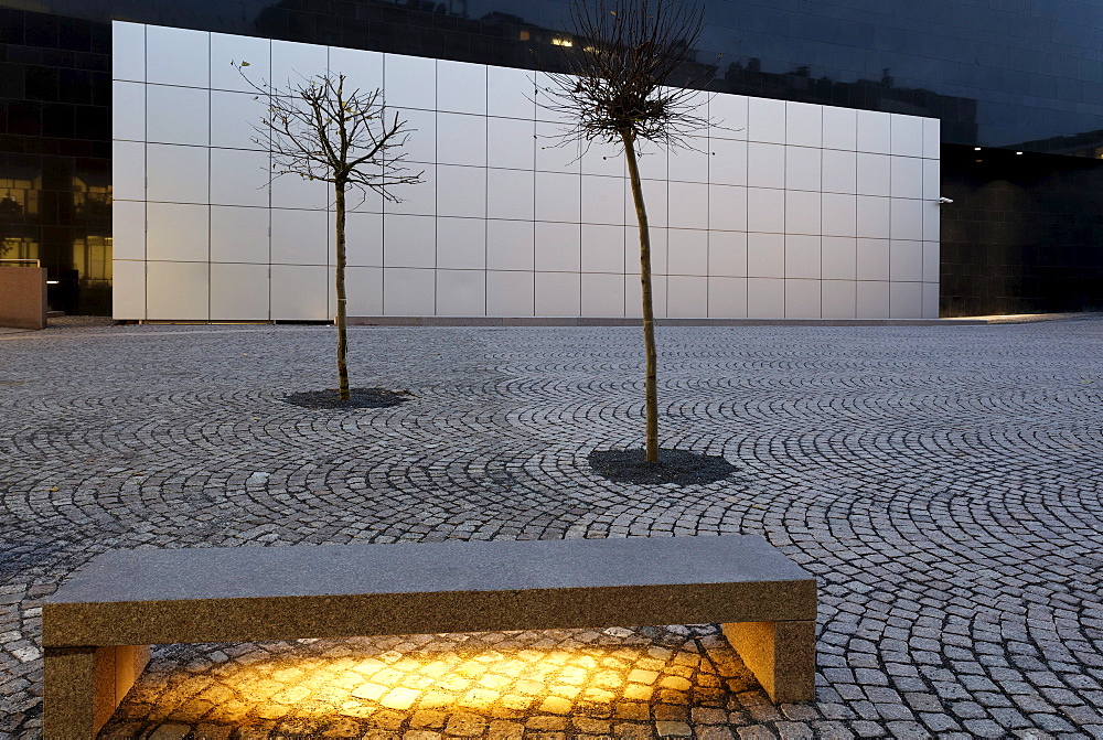 Paul-Klee-Platz square, illuminated stone bench, Kunstsammlung Nordrhein-Westfalen arts collection, K20 building, Duesseldorf, North Rhine-Westphalia, Germany, Europe