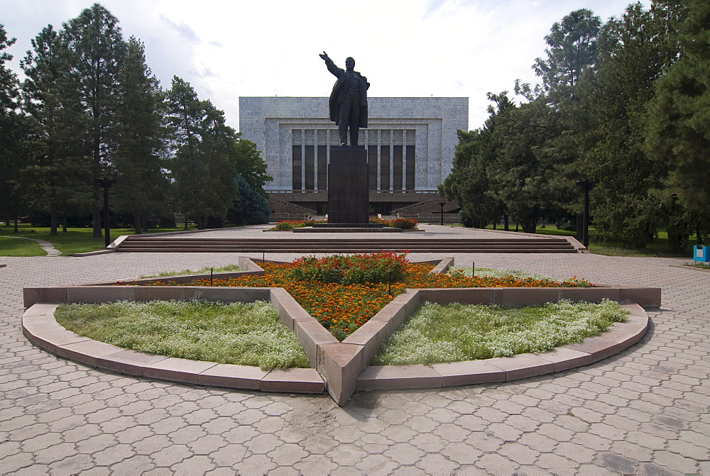 Statue of Lenin, Bishkek, Kyrgyzstan, Central Asia,