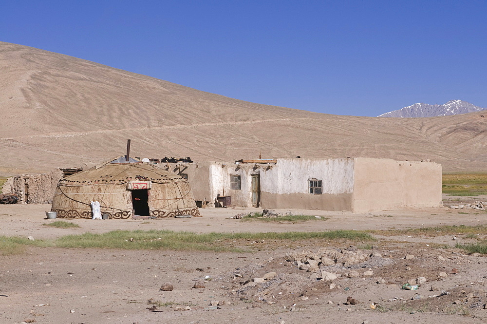 Yurt in Bununkul in the Pamir mountains, Tajikistan, Central Asia