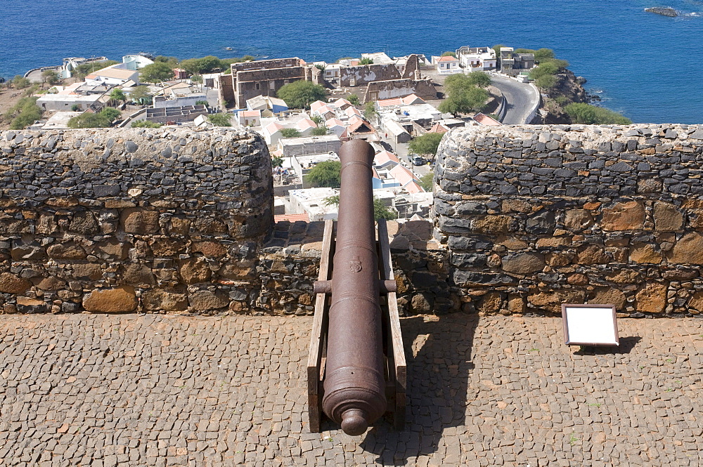 Cannon and loop-hole, Ciudad Velha, Cidade Velha, island of Santiago, Cabo Verde, Africa