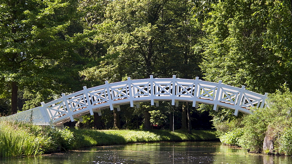 Wooden bridge in the Woerlitzer Park, Woerlitz, Saxony-Anhalt, Germany, Europe