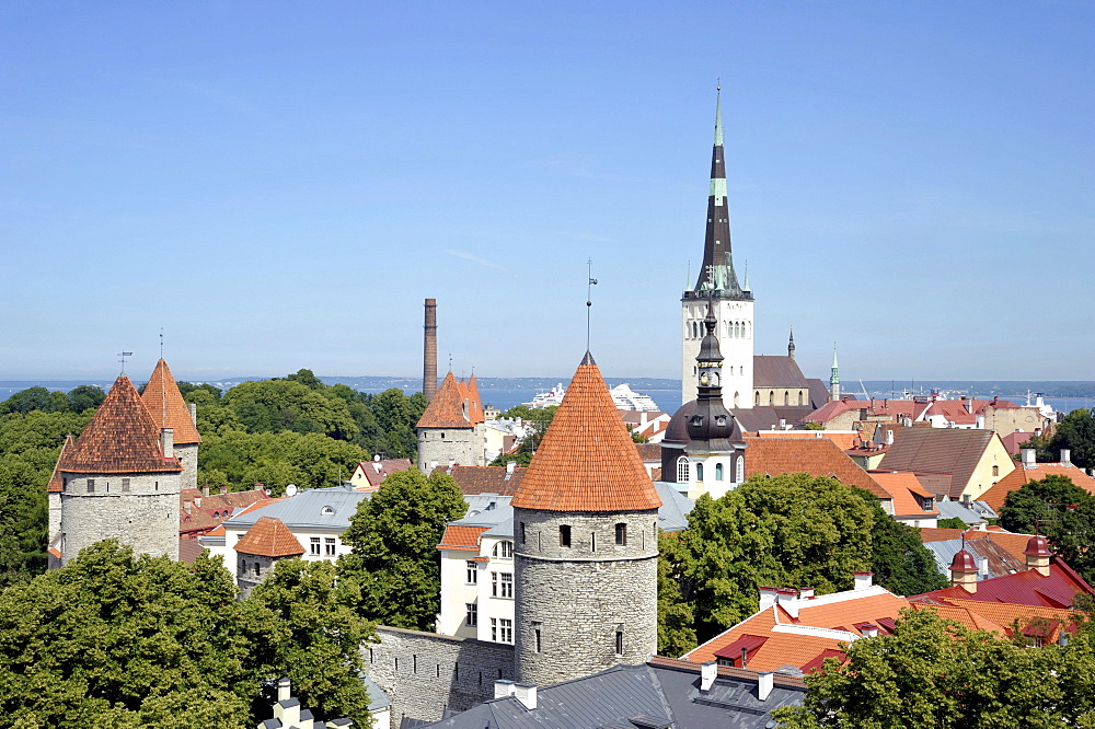 Panorama over the historic town centre, view from Castle Hill, towers of St. Nicholas Church and Alexander Nevsky Cathedral, towers of the city wall, Baltic Sea port, Tallinn, formerly Reval, Estonia, Baltic States, Northern Europe