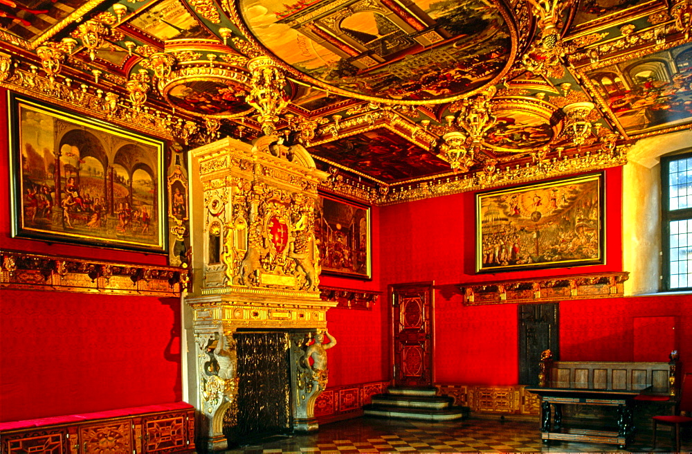 Red Hall, council chamber, Ratusz G&ownego Miasta building, G&owne Miasto district, Gdansk, Mazury, Poland, Europe