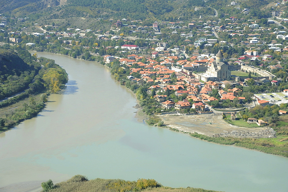 Confluence of the Mtkvari and Aragvi Rivers, view towards the Church of Sveti Zchoweli, Lebenssaeulekirche, Mtskheta, Kartli, Georgia, Middle East