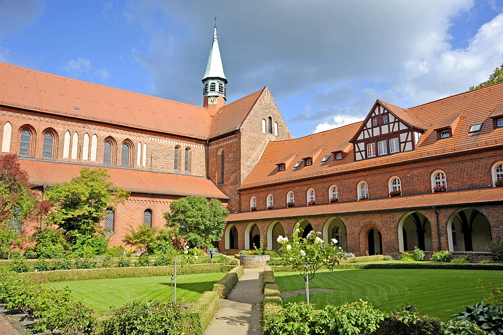 Courtyard with cloisters and St. Mary's Abbey Church, Lehnin Abbey, Lehnin, Brandenburg, Germany, Europe