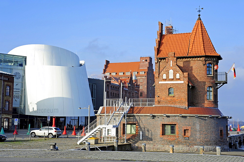 German Oceanographic Museum and the Ozeaneum in the port of Stralsund, winner of the European Museum of the Year Award 2010, November 2010, Port Authority and warehouse, Stralsund, Mecklenburg-Western Pomerania, Germany, Europe