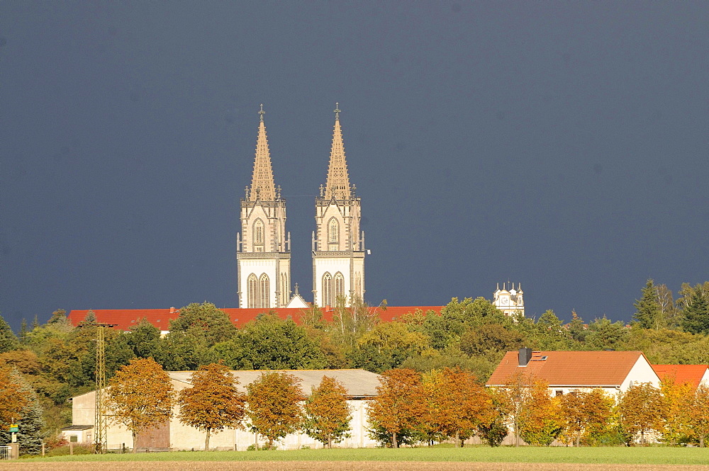 St. Aegidien church, sun from the west sun in front of a storm front, Oschatz, Landkreis Nordsachsen county, Saxony, Germany, Europe