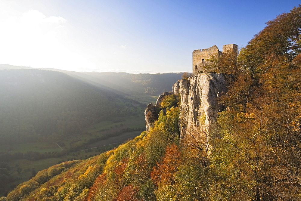 Reussenstein castle ruins above Neidlinger Tal valley in autumn, Swabian Alb, Baden-Wuerttemberg, Germany, Europe