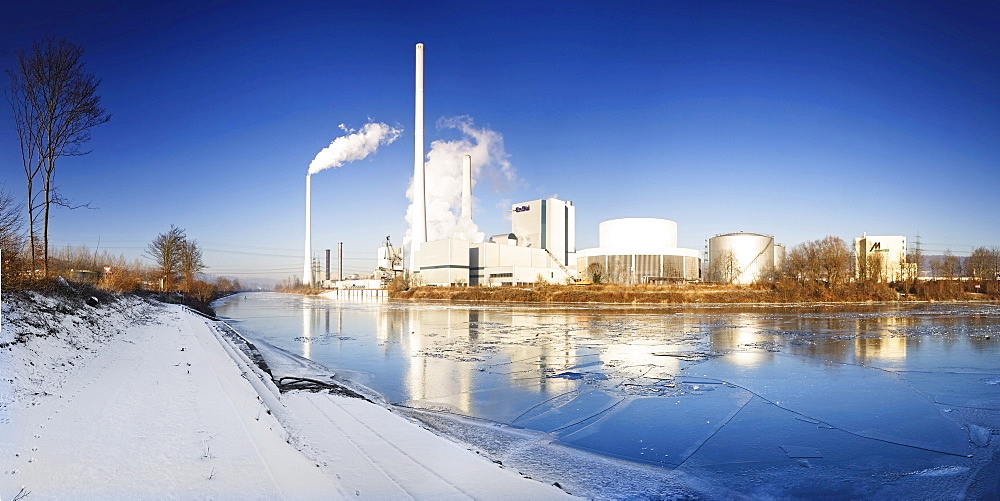 Frozen Neckar River in front of a power plant, Altbach, Baden-Wuerttemberg, Germany, Europe