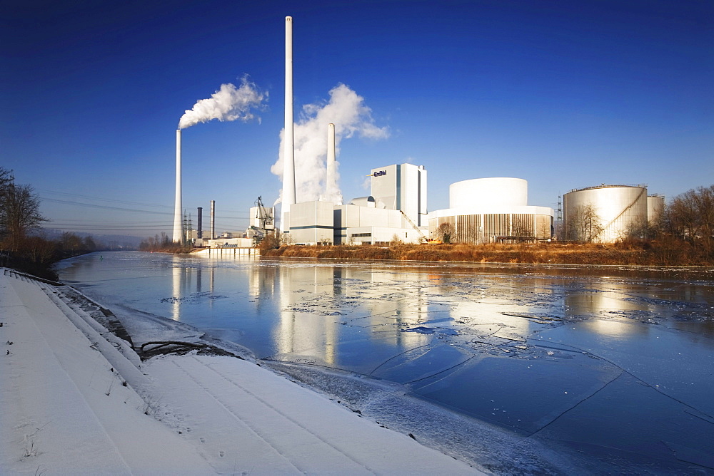 Frozen Neckar River in front of a power plant, Altbach, Baden-Wuerttemberg, Germany, Europe