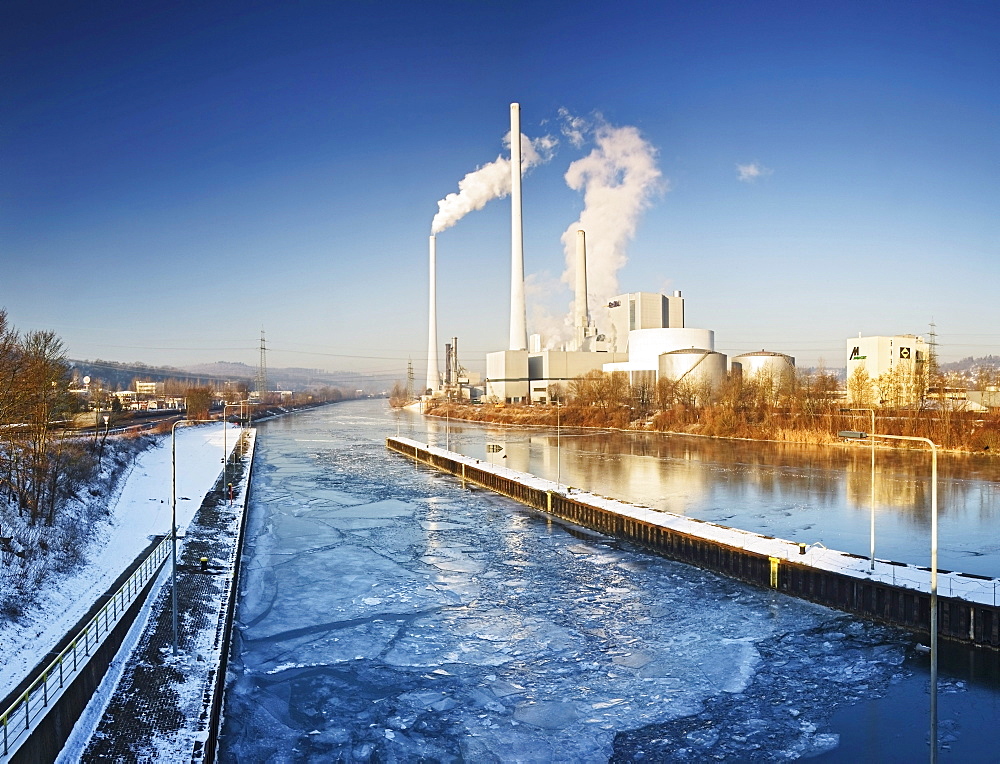 Electricity plant with frozen Neckar river, Altbach, Baden-Wuerttemberg, Germany, Europe