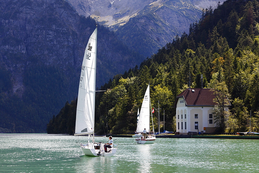 Sailboats on Plansee lake, Seespitz, Ammergau Alps, Tyrol, Austria