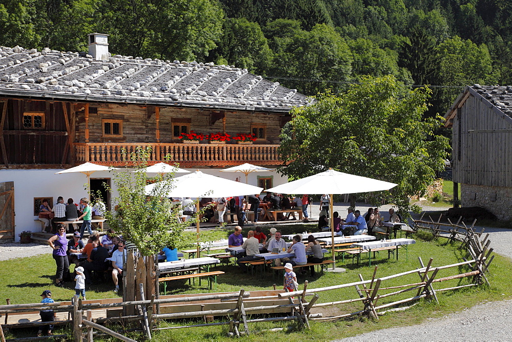 Beer garden in front of Wofenhof farm, Markus Wasmeier Farm and Winter Sports Museum, Schliersee, Upper Bavaria, Bavaria, Germany, Europe