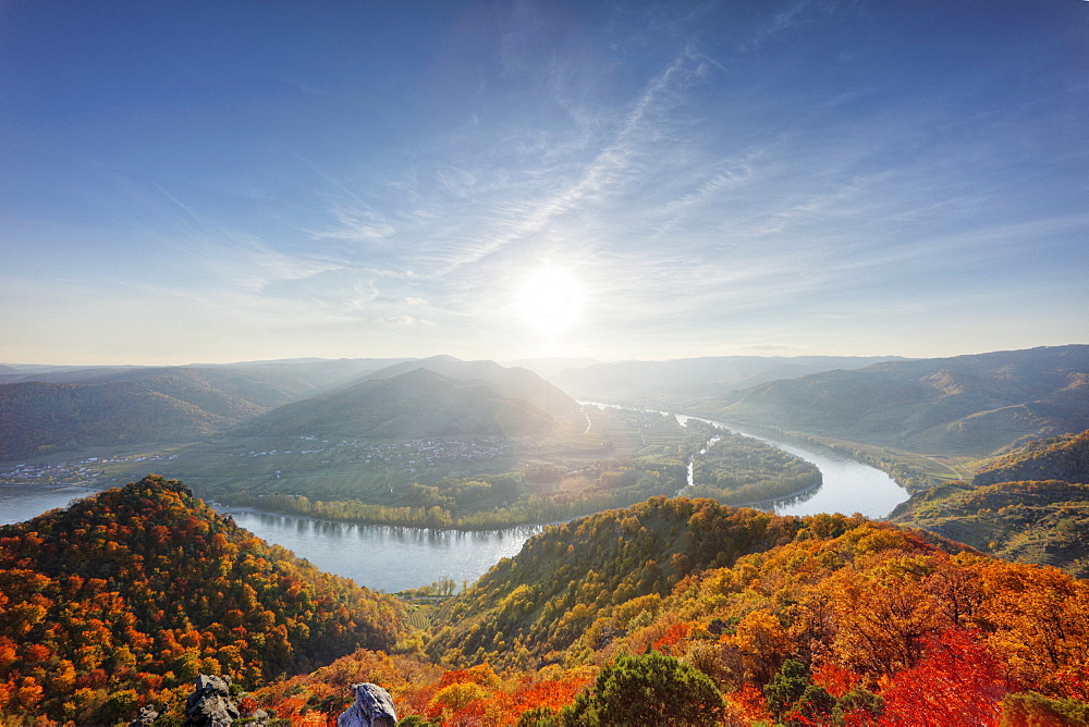 View from the pulpit at Vogelsberg mountain near Duernstein, Danube, Rossatz, Wachau valley, Waldviertel region, Lower Austria, Europe