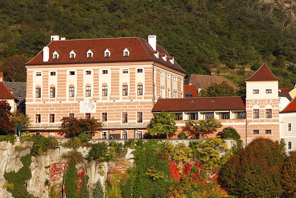 Castle with Schlosshotel Duernstein castle hotel, overlooking the Danube river, Wachau, Waldviertel, Lower Austria, Austria, Europe